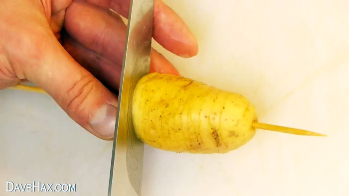 Как порезать картофель в спираль обычным ножом